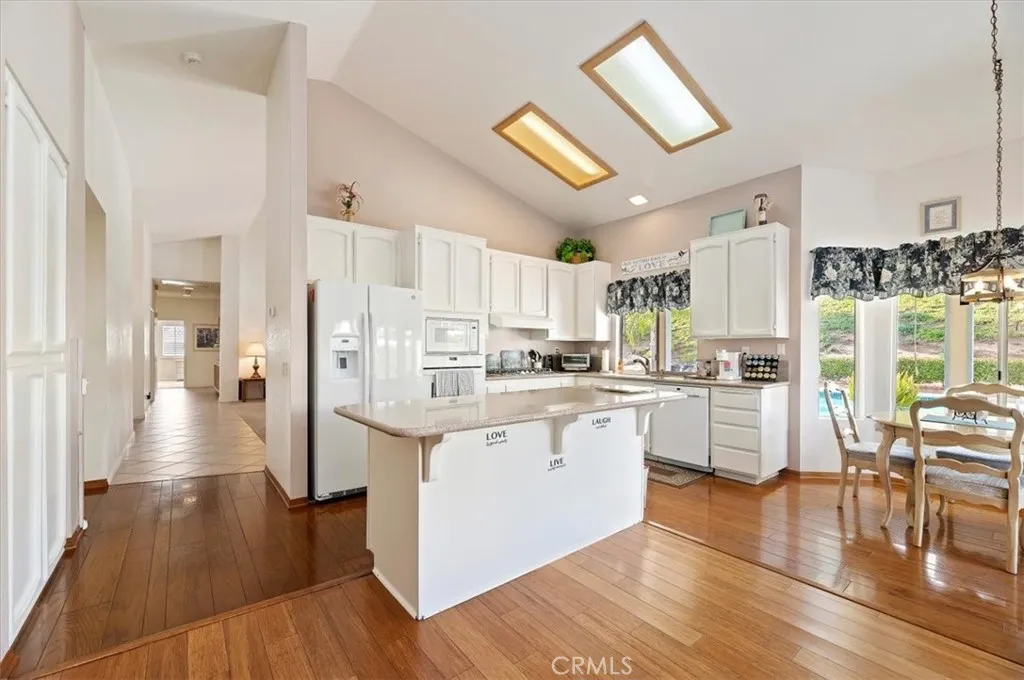 11691 Knoll Vista, Moreno Valley, California 92555 home-pic-16